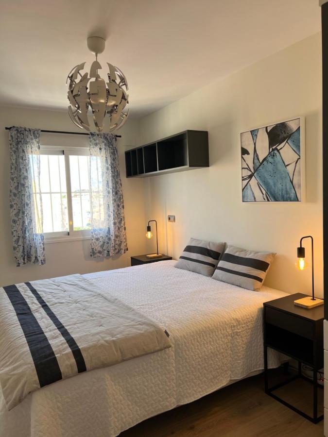 Luxury 190m2 Amplio Moderno Con Terraza En La Azotea De 50m2 Junto A La Playa, En El Centro De Torre Del Mar, Malaga, Modern Large With 50m2 Roof Terrace By The Beach, Right In The Center Of Torre Del Mar, Malaga Apartment